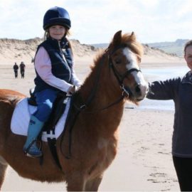 [Résumé] Le cheval diminue l’anxiété et l’hyperactivité des enfants atteints d’autisme – Gabriels Robin L. et al, 2015